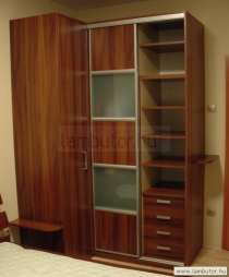 Gardróbszekrény dió színű laminált lapból