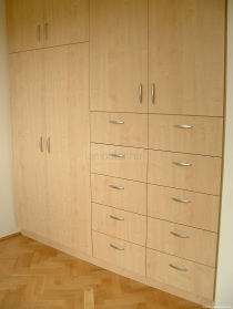 Szobai gardróbszekrény