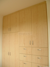 Szobai gardróbszekrény