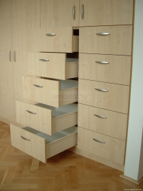 Szobai gardróbszekrény